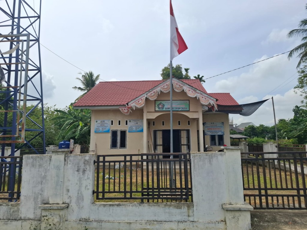 Kantor Keuchik Desa Dayah Caleue, Kec. Indrajaya Kab. Pidie. Jln. Caleue - Pineung, 24171.